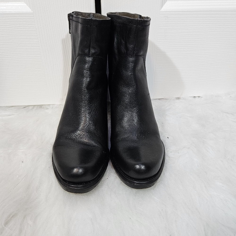 Easy Spirit Black Leather Ankle Booties